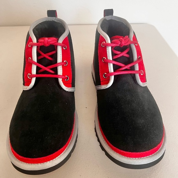 NWOT Ugg Neumel Lined Men’s Suede Boots Mashup Black Red Size 9 MSRP $150 - Picture 4 of 9